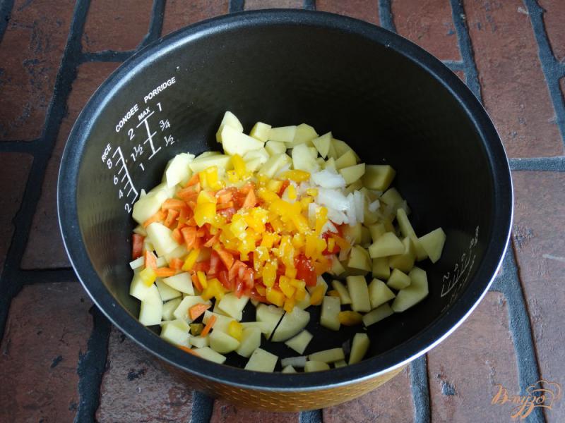 Фото приготовление рецепта: Суп с тефтелями и овощами в мультиварке шаг №7