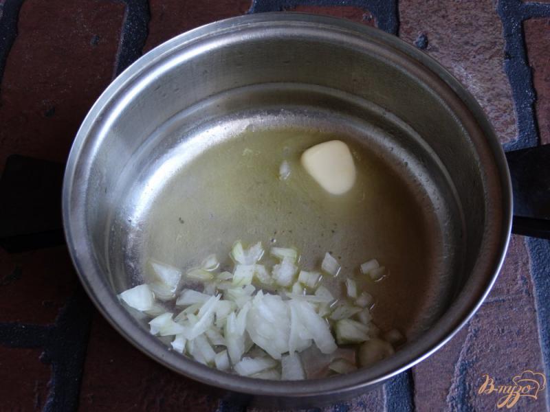 Фото приготовление рецепта: Сливочный крем-суп с цукини и шампиньонами шаг №3