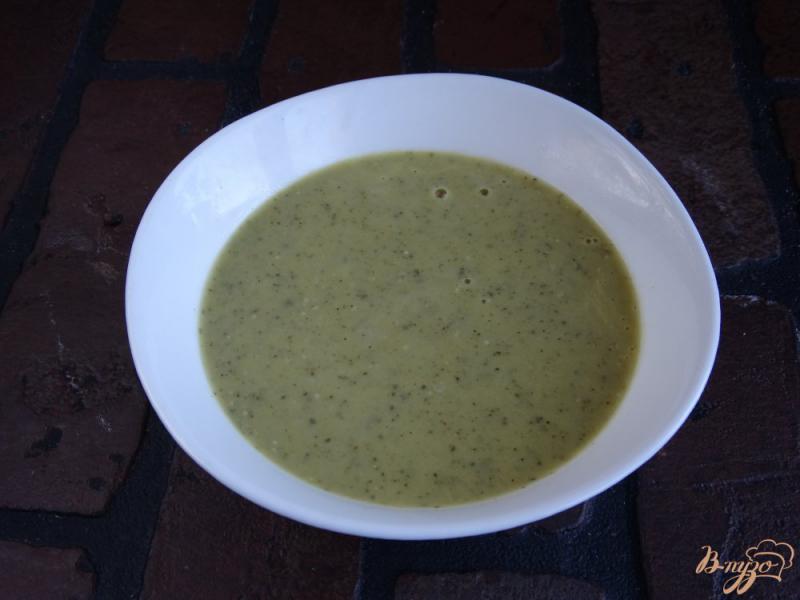 Фото приготовление рецепта: Сливочный крем-суп с цукини и шампиньонами шаг №10