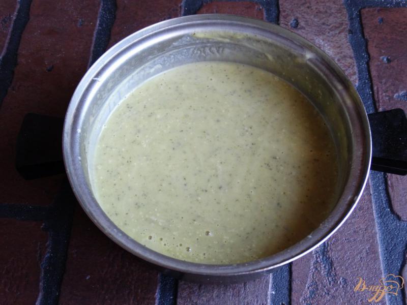 Фото приготовление рецепта: Сливочный крем-суп с цукини и шампиньонами шаг №9