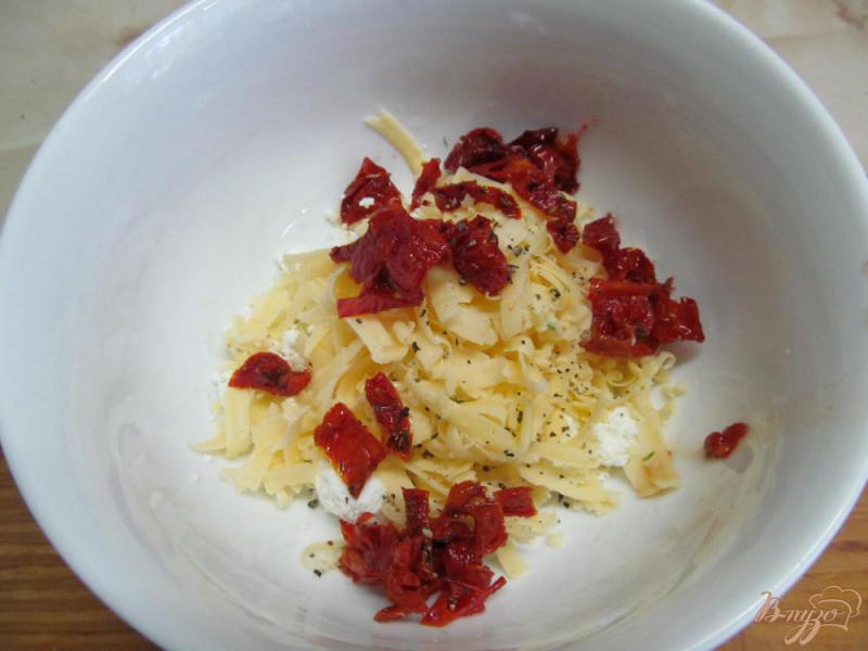 Фото приготовление рецепта: Куриный рулет с вялеными помидорами шаг №2