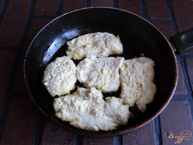 Фото приготовление рецепта: Куриное филе в кефирно-лаймовом маринаде шаг №7