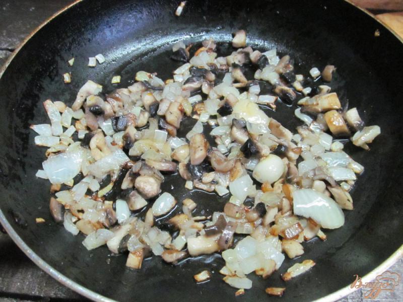 Фото приготовление рецепта: Картофель с грибами и сарделькой шаг №2