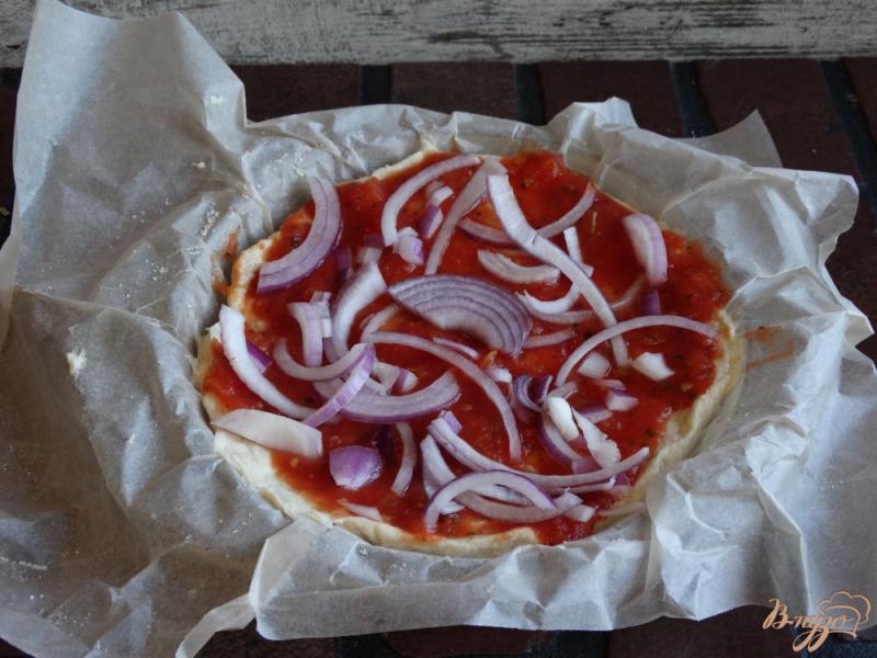 Фото приготовление рецепта: Пицца с баклажанами и яйцом шаг №4