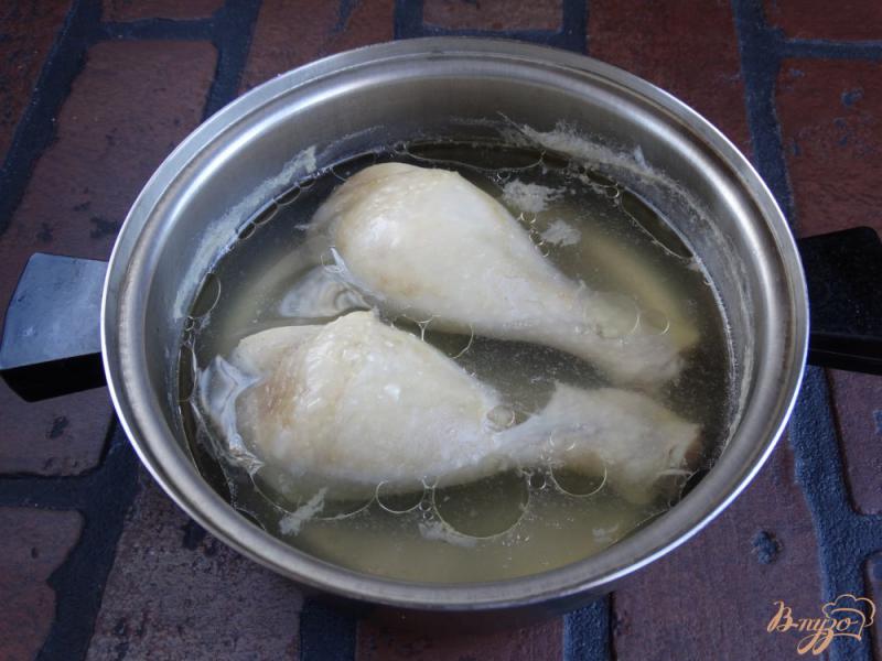 Фото приготовление рецепта: Куриные голени с кус-кусом и болгарским перцем шаг №2