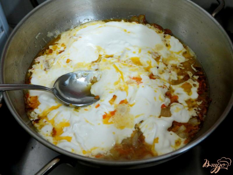 Фото приготовление рецепта: Суп с опятами и со сметаной шаг №9