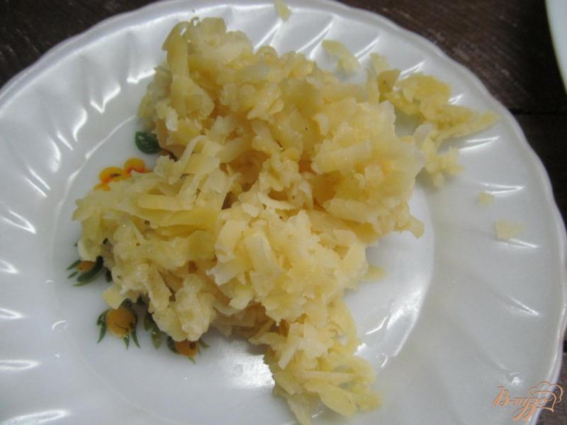 Фото приготовление рецепта: Салат со шпротами и маринованной свеклой шаг №1