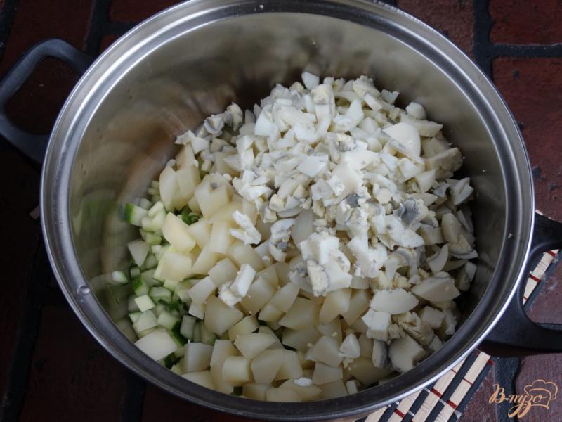 Фото приготовление рецепта: Летний суп с баклажанами и лаймом шаг №4