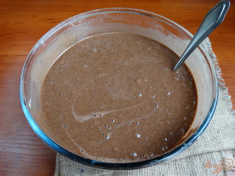 Фото приготовление рецепта: Бисквит «Шоколад на кипятке» шаг №7