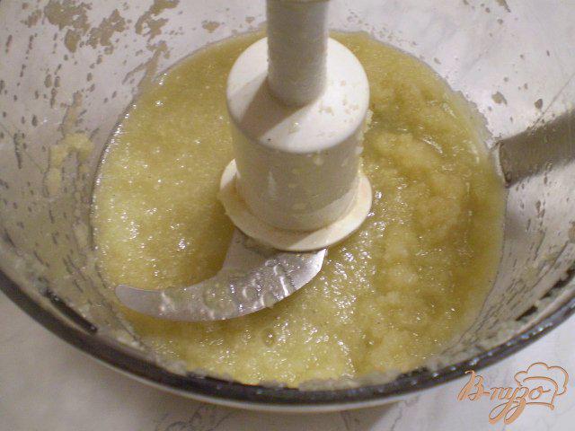 Фото приготовление рецепта: Яблочное пюре с медом и корицей шаг №4