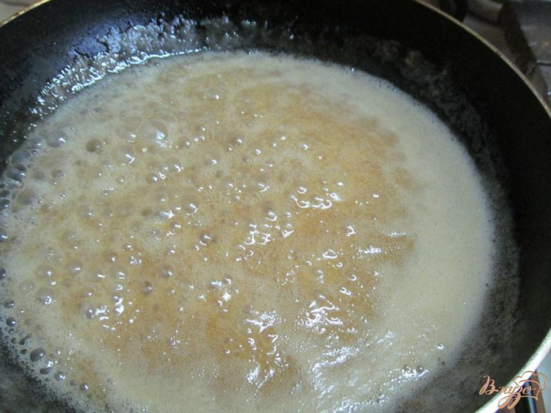 Фото приготовление рецепта: Песочное печенье с карамельным соусом шаг №9