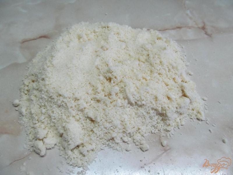 Фото приготовление рецепта: Песочное печенье с карамельным соусом шаг №2