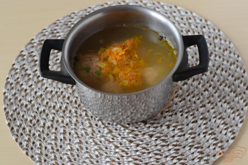 Фото приготовление рецепта: Быстрый рыбный суп с тунцом шаг №7