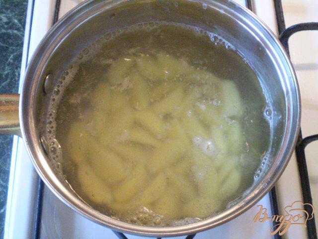 Фото приготовление рецепта: Суп с фасолью и помидором шаг №3