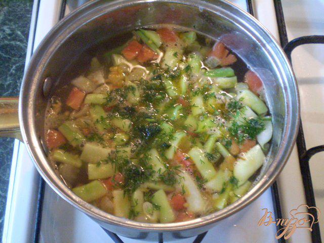 Фото приготовление рецепта: Суп с фасолью и помидором шаг №8