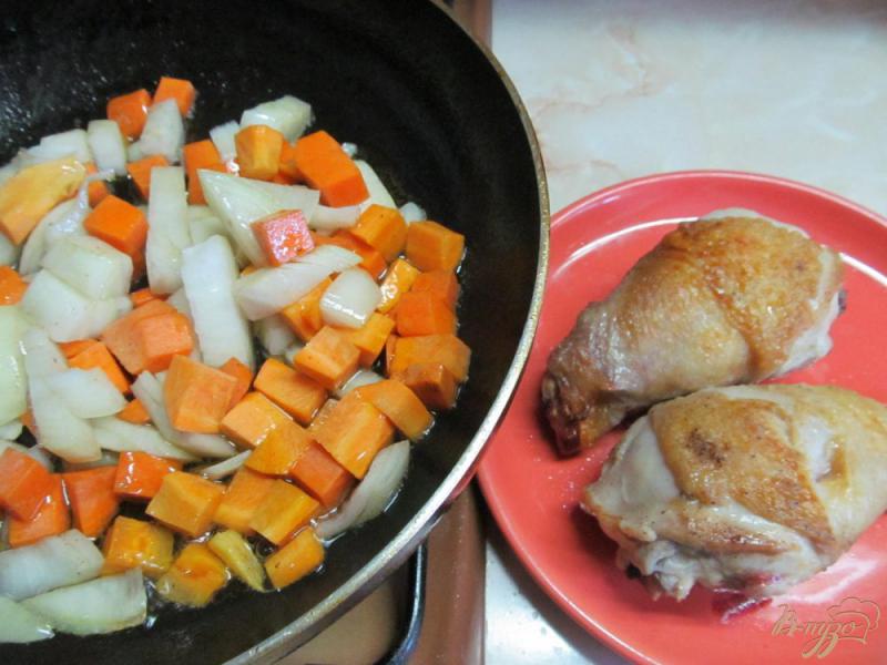 Фото приготовление рецепта: Курица в соусе с тархуном шаг №2