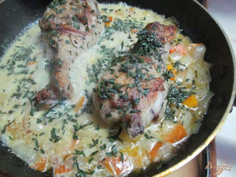 Фото приготовление рецепта: Курица в соусе с тархуном шаг №5