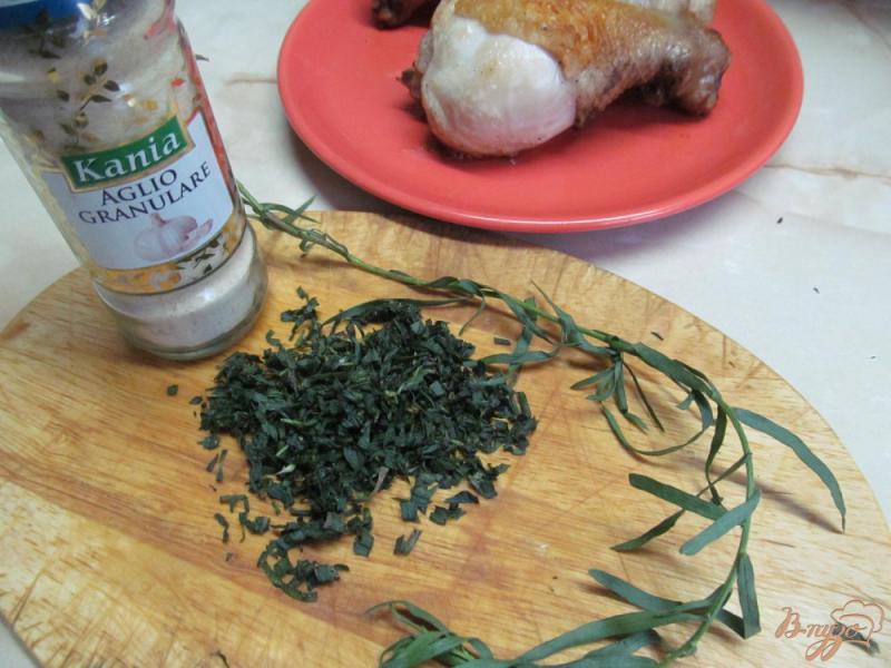 Фото приготовление рецепта: Курица в соусе с тархуном шаг №3