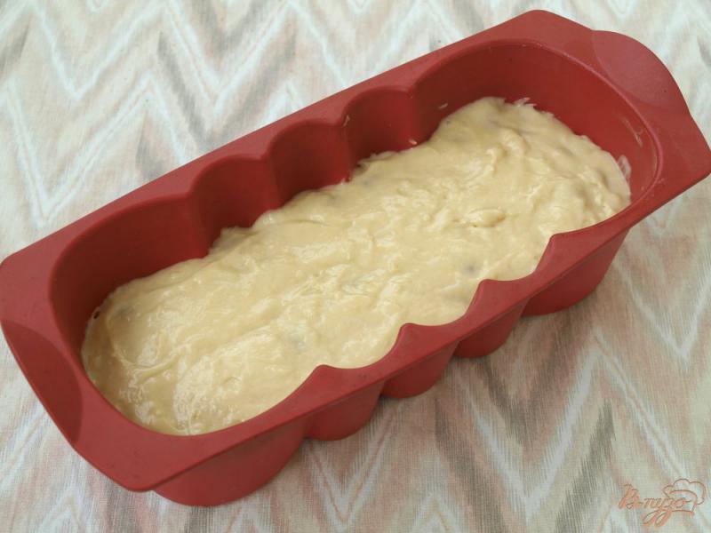 Фото приготовление рецепта: Вкусный кекс с малиной шаг №5
