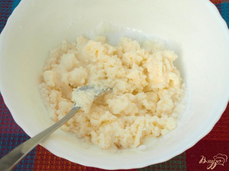Фото приготовление рецепта: Пирог из слив и абрикос на кефире шаг №1