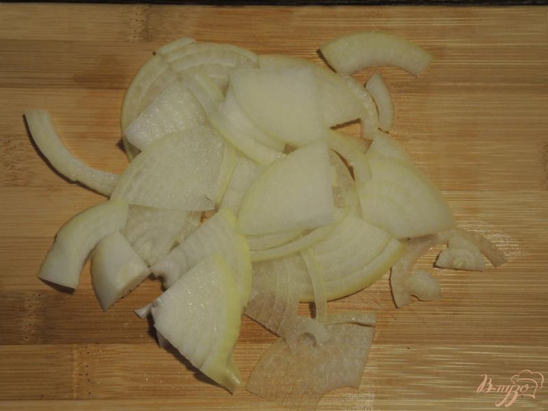 Фото приготовление рецепта: Салат с копчёной курицей и грибами шаг №1