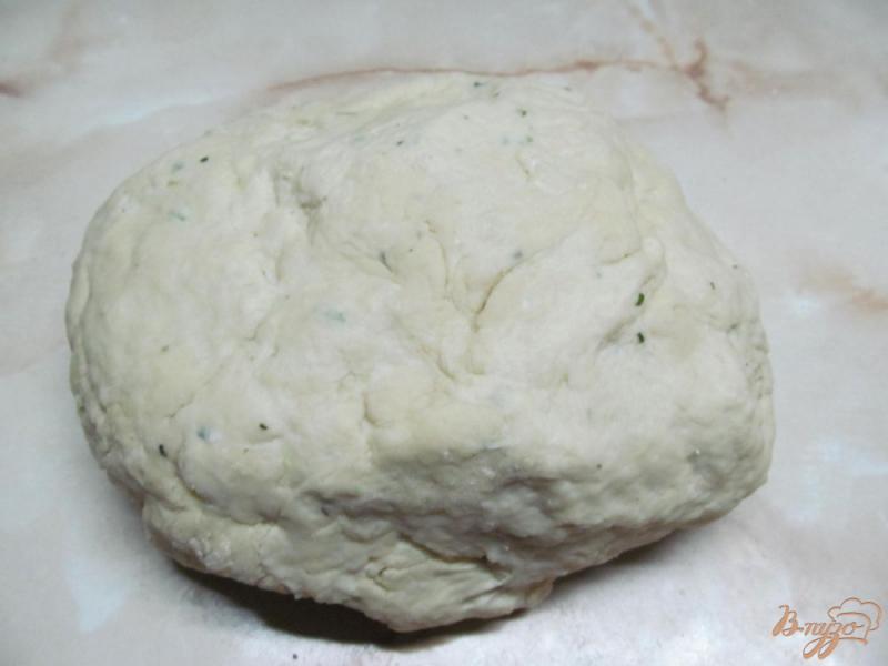 Фото приготовление рецепта: Белый хлеб на сыворотке и огуречном соусе шаг №3