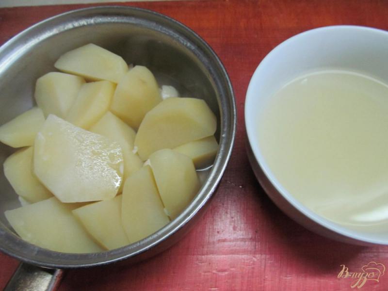 Фото приготовление рецепта: Картофельное пюре с чесноком шаг №3