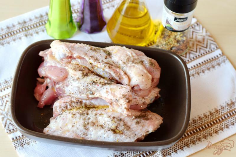 Фото приготовление рецепта: Курица по-гречески шаг №2