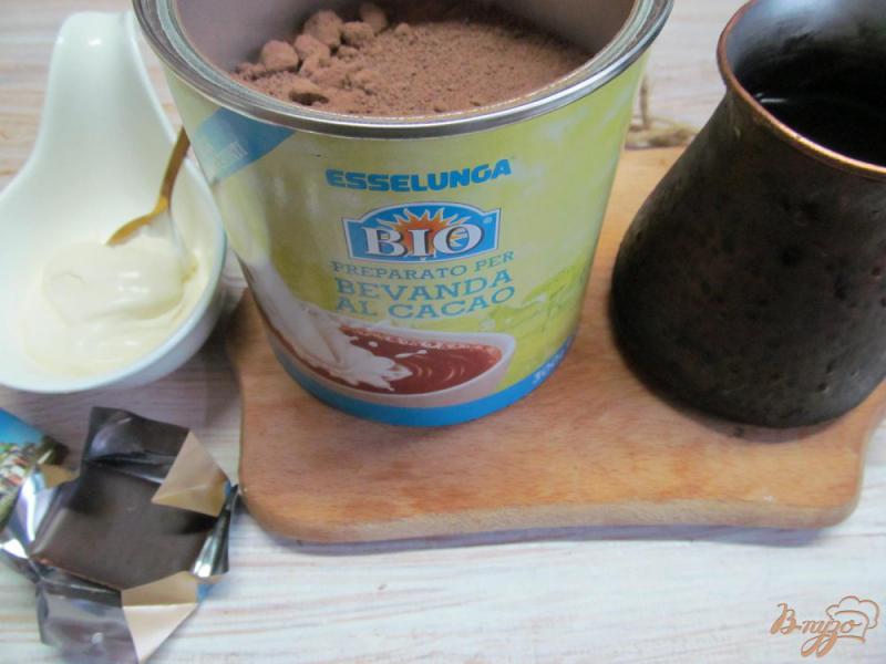 Фото приготовление рецепта: Какао со сметаной шоколадом и масло-какао шаг №1