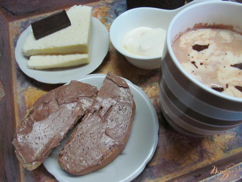 Фото приготовление рецепта: Какао со сметаной шоколадом и масло-какао шаг №5