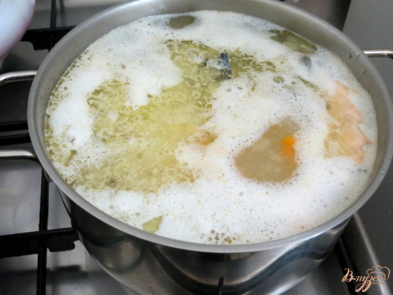 Фото приготовление рецепта: Рыбный суп на курином бульоне шаг №8