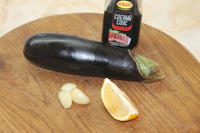 Фото приготовление рецепта: Баклажаны жаренные в соевом соусе с чесноком шаг №1