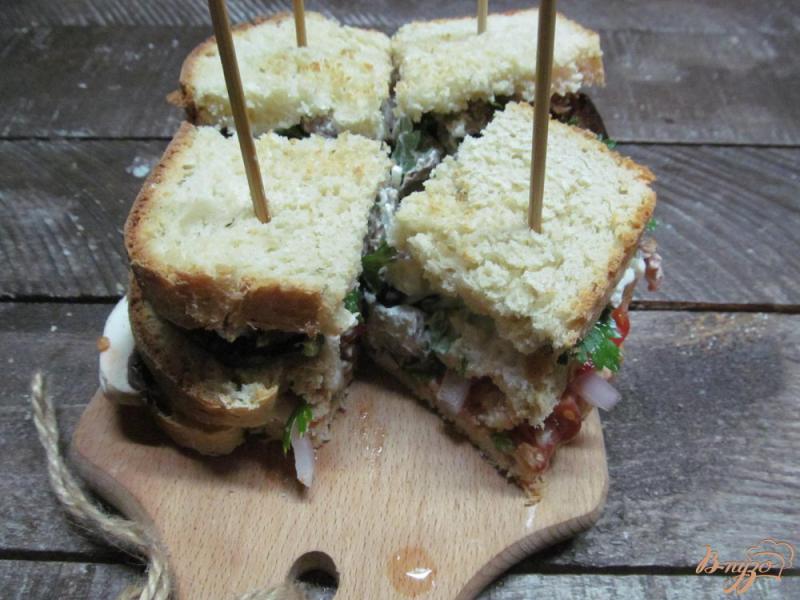 Фото приготовление рецепта: Клаб сэндвич с говядиной и баклажаном шаг №9