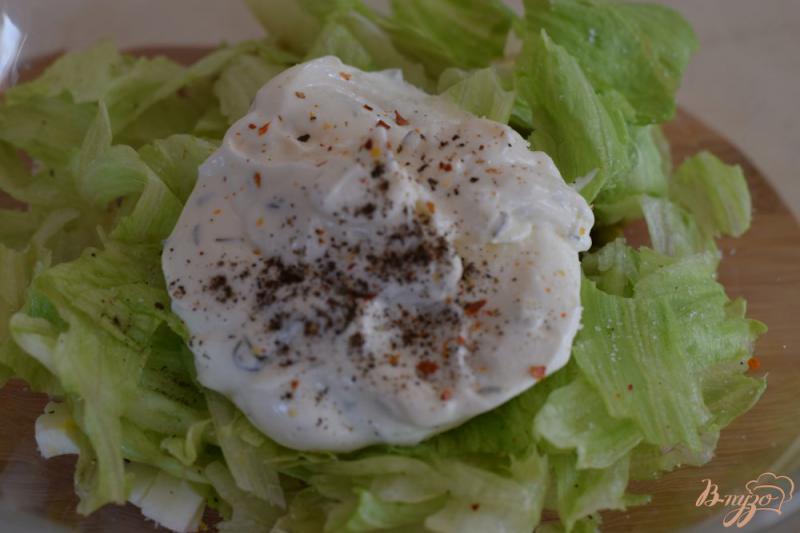 Фото приготовление рецепта: Салат с горошком и листовым салатом шаг №7