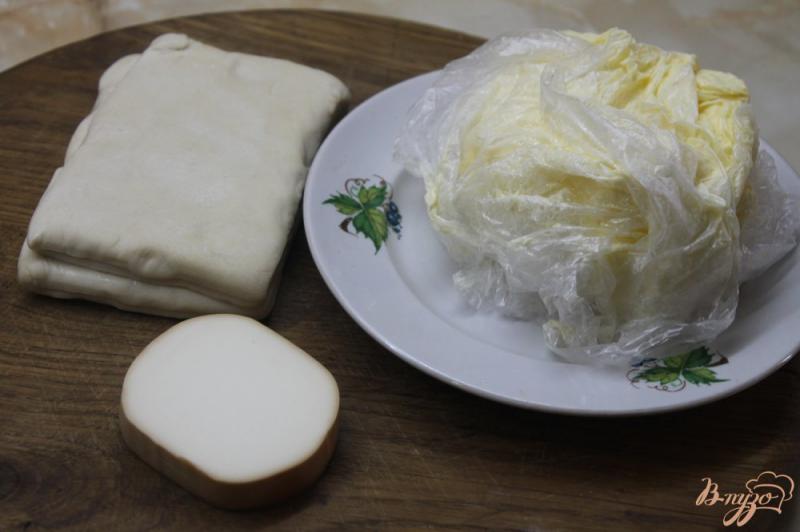 Фото приготовление рецепта: Слоеный мешочек с сыром шаг №1