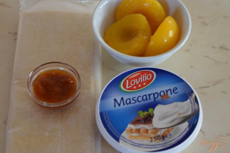 Фото приготовление рецепта: Слойки с персиком и абрикосовым кремом шаг №1
