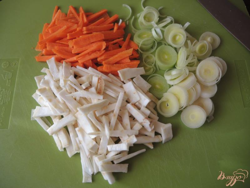 Фото приготовление рецепта: Сырный суп с куриными фрикадельками шаг №5