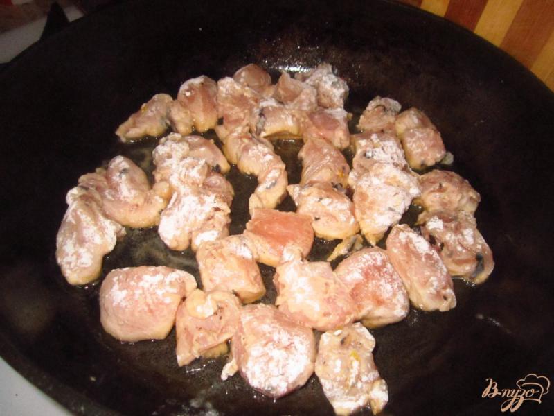 Фото приготовление рецепта: Куриное  филе с базиликом и лимоном шаг №5