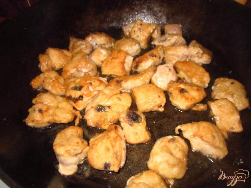 Фото приготовление рецепта: Куриное  филе с базиликом и лимоном шаг №6