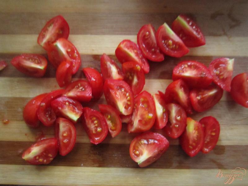 Фото приготовление рецепта: Салат с помидорами и курицей шаг №3