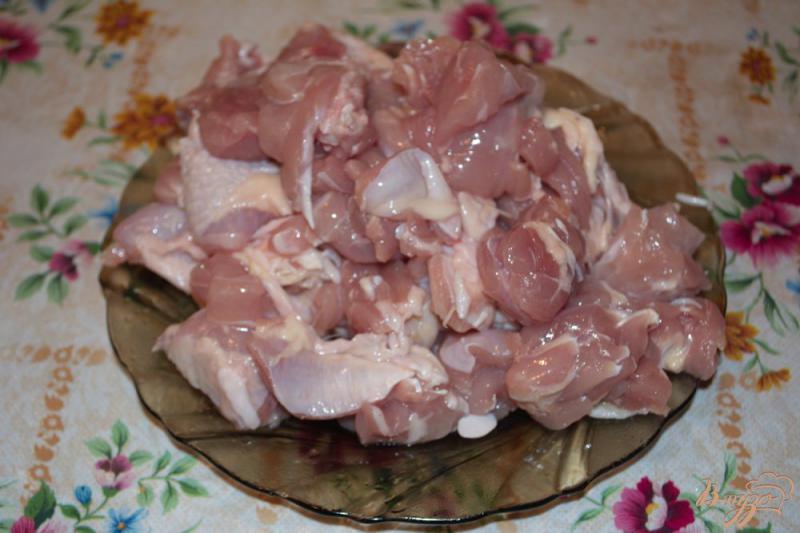 Фото приготовление рецепта: Тушеный куриный гуляш с грибами шаг №1