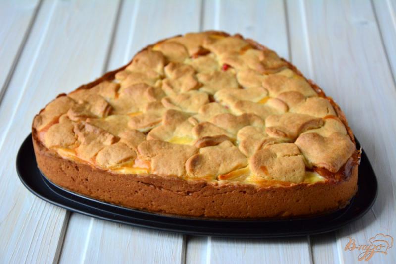 Фото приготовление рецепта: Пирог с яблоками «От чистого сердца» шаг №8