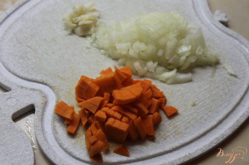 Фото приготовление рецепта: Тушенный картофель с грибами и куриными фрикадельками шаг №3