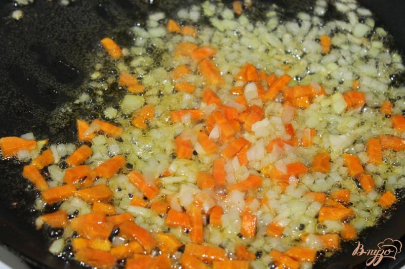 Фото приготовление рецепта: Тушенный картофель с грибами и куриными фрикадельками шаг №4