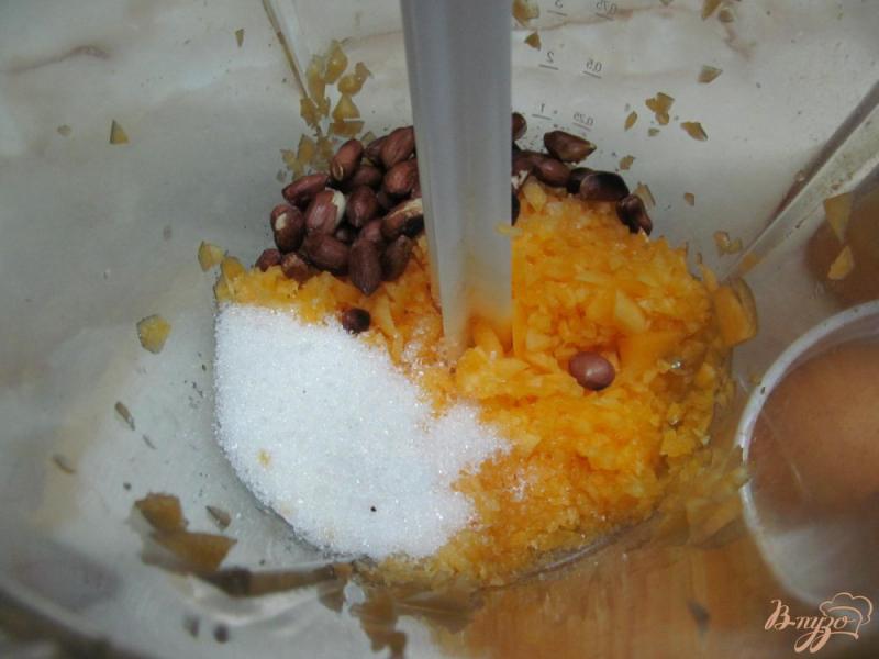 Фото приготовление рецепта: Кексы из тыквы с творожным кремом шаг №2