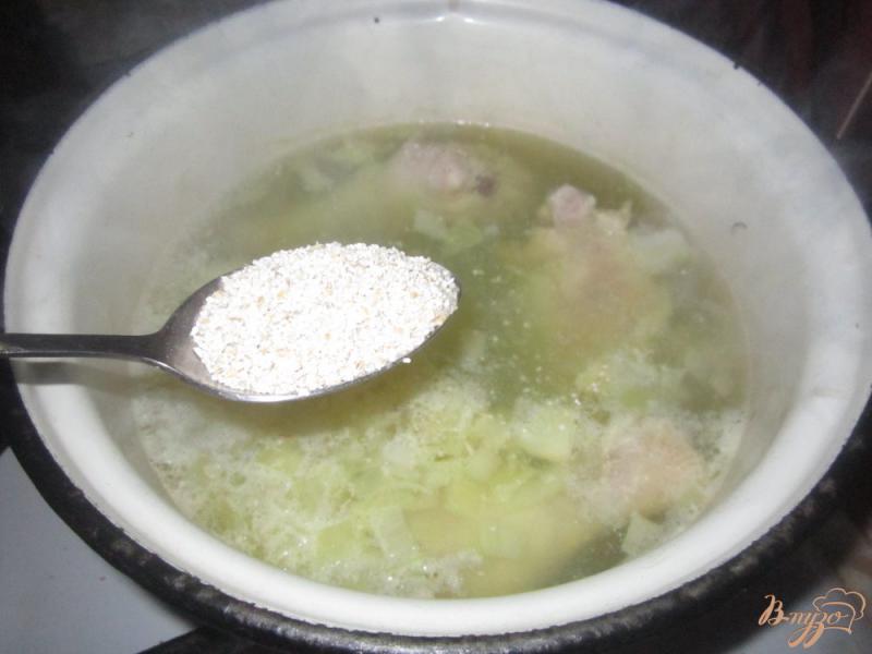 Фото приготовление рецепта: Куриный суп с тыквой шаг №3