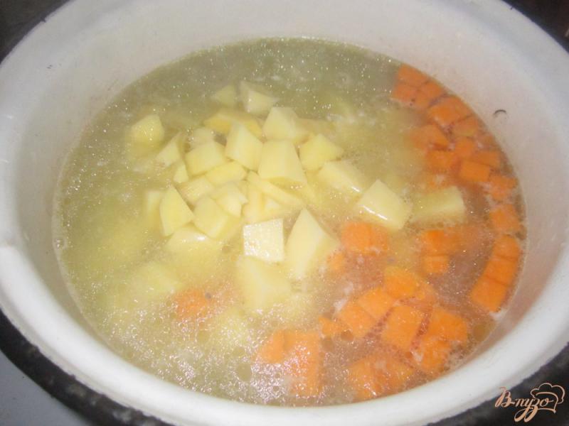 Фото приготовление рецепта: Куриный суп с тыквой шаг №6