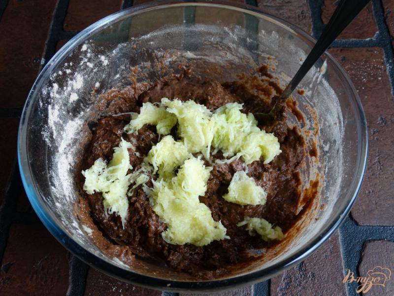 Фото приготовление рецепта: Шоколадный пирог с кабачком шаг №7