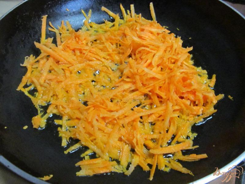 Фото приготовление рецепта: Морковный салат с яйцом и копченной колбасой шаг №1