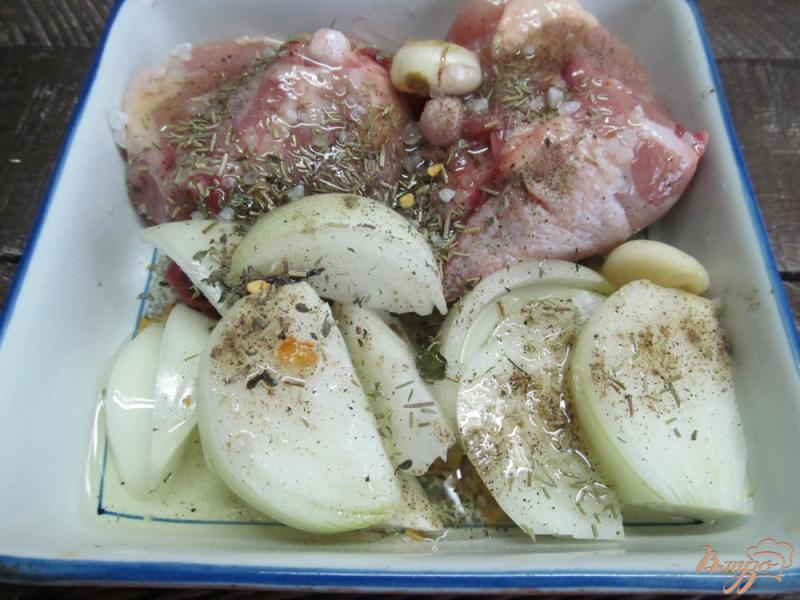 Фото приготовление рецепта: Запеченные куриные бедра с соусом айоли шаг №1